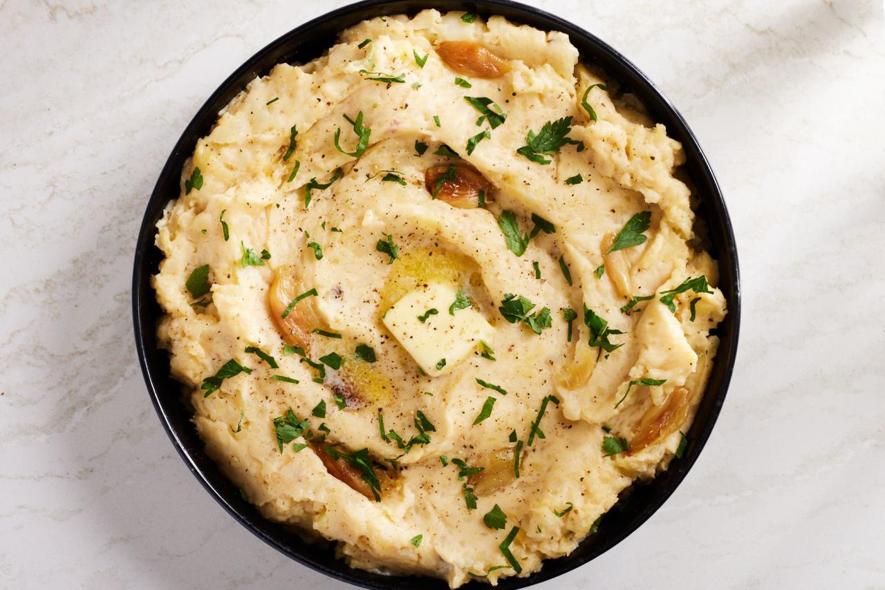 Best Garlic Mashed Potatoes Recipe - Creamy Garlic Mashed Potatoes