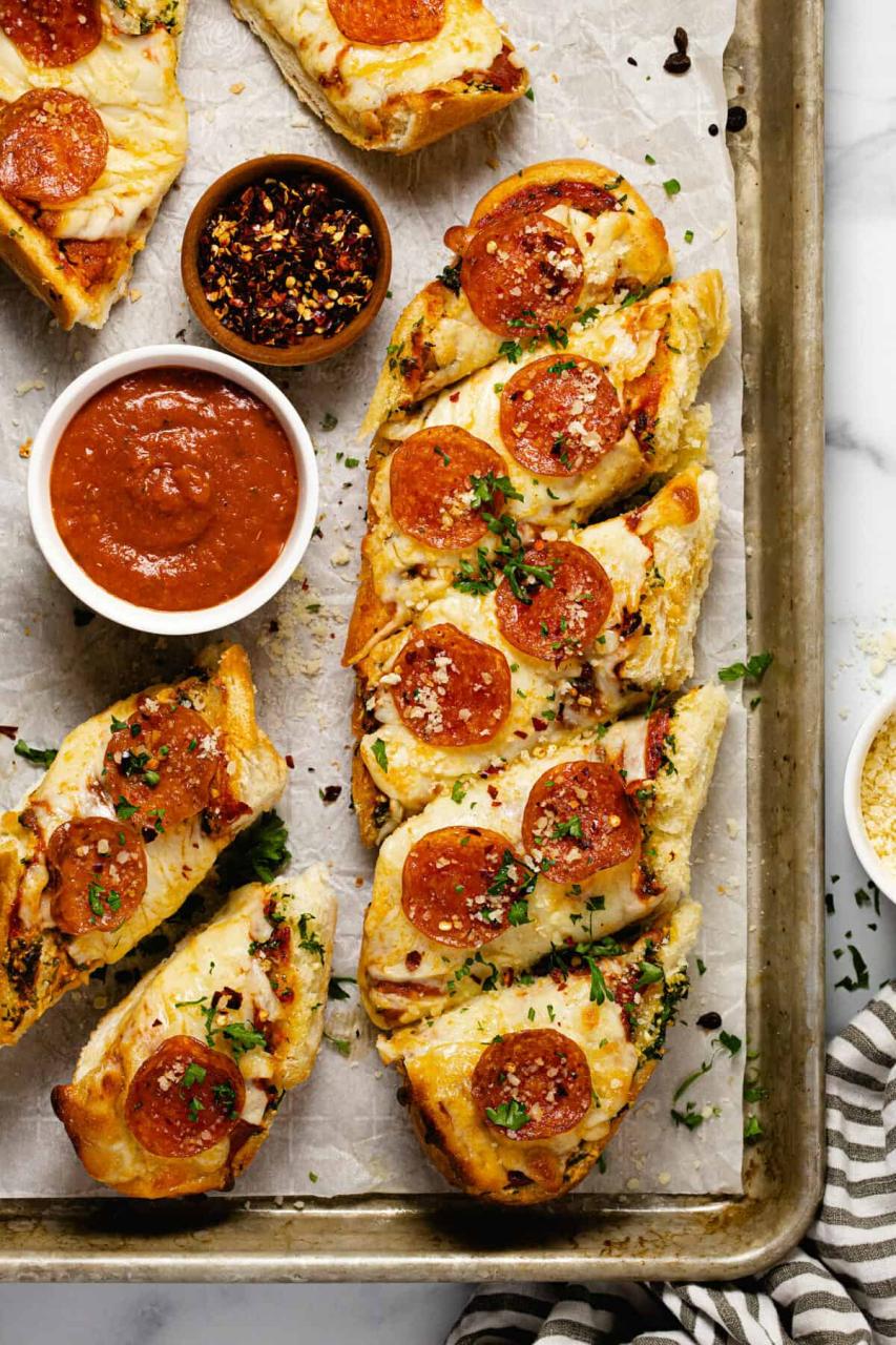 30 Minute Garlic Bread Pizza - Midwest Foodie