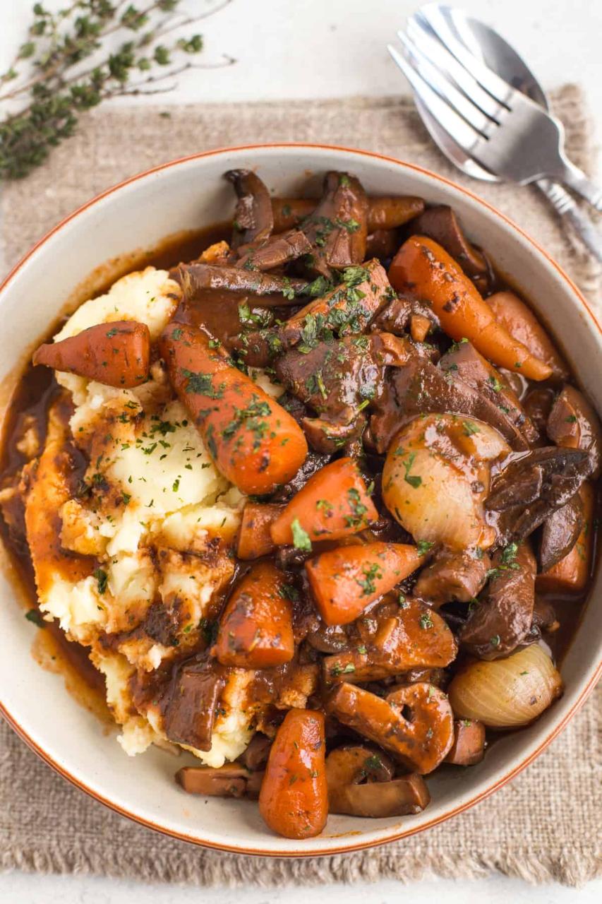 Mushroom Bourguignon - Easy Cheesy Vegetarian