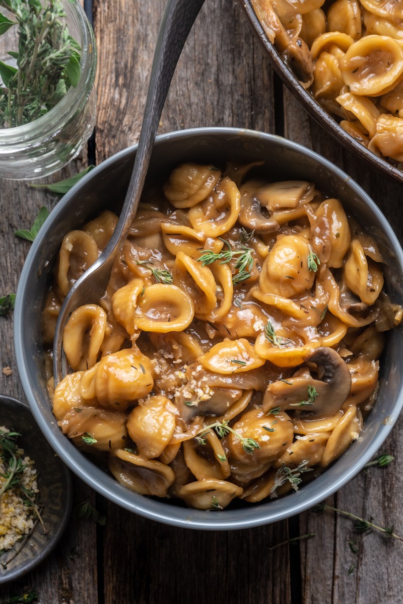 One Pot French Onion Pasta - Wandering Chickpea