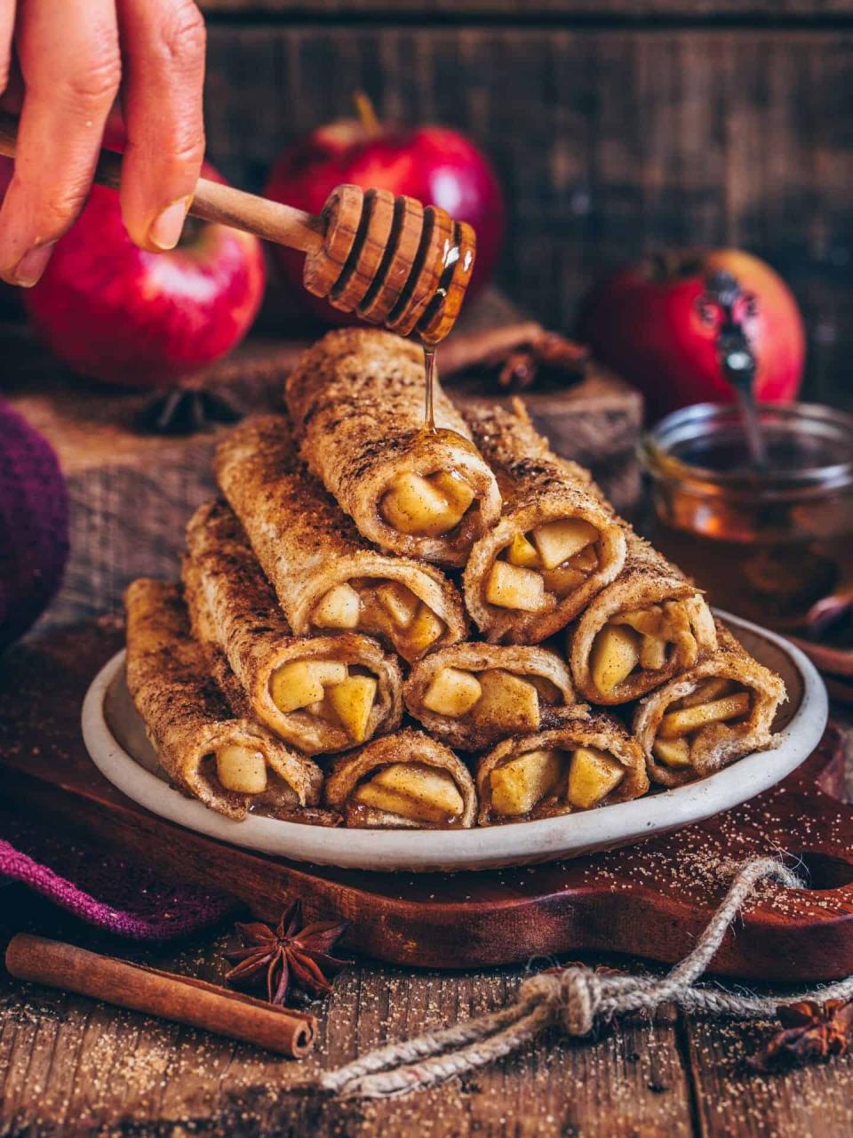 Apple Pie Roll-Ups (Baked Vegan French Toast) - Bianca Zapatka | Recipes