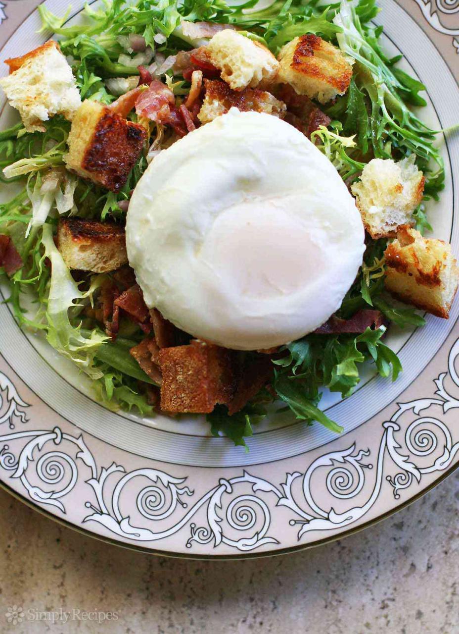Poached Egg and Bacon Salad (Salade Lyonnaise) Recipe