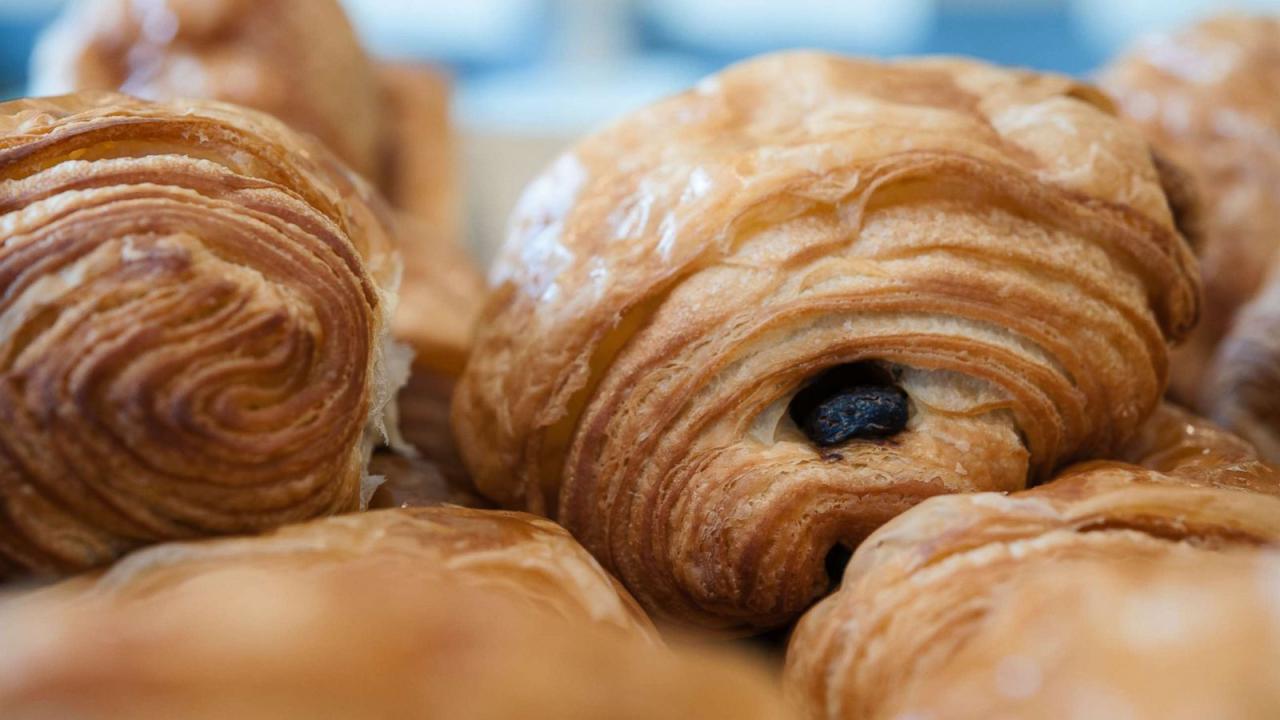 Pain au chocolat' vs 'chocolatine': Pastry-name war heading to French  Parliament - ABC News